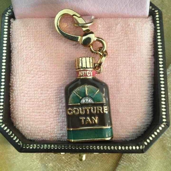 Juicy Couture Tan Charm 😎🏝️🏖️👙 - Picture 1 of 4